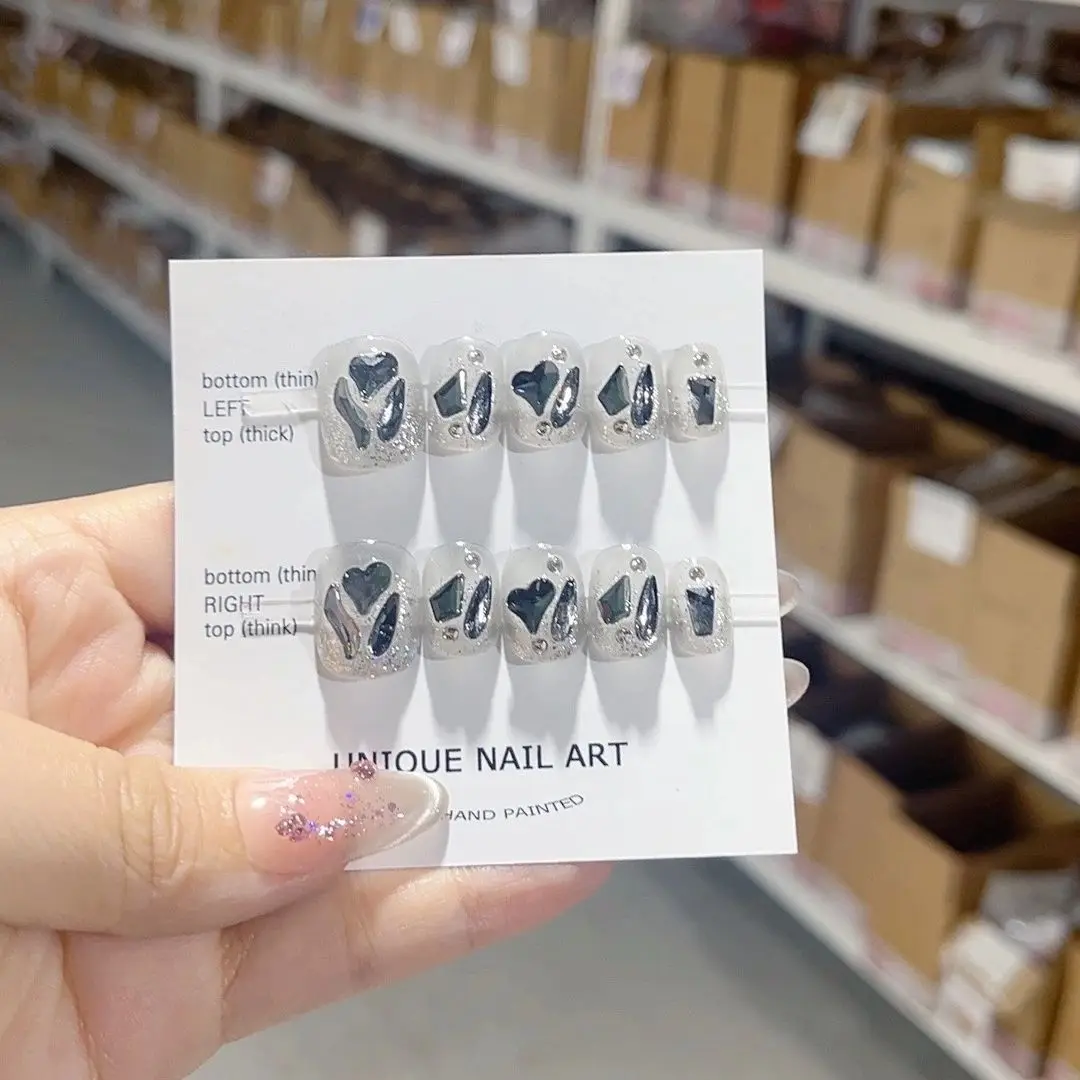 

Темный лед, прозрачные стразы, съемные многоразовые элегантные белые ногти ручной работы. No A034