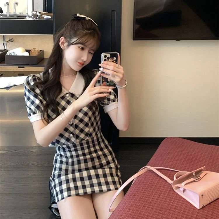 

2023 Summer New Retro Plaid Suit Female Doll Collar Short-sleeved Top + Skirt Two Piece Set