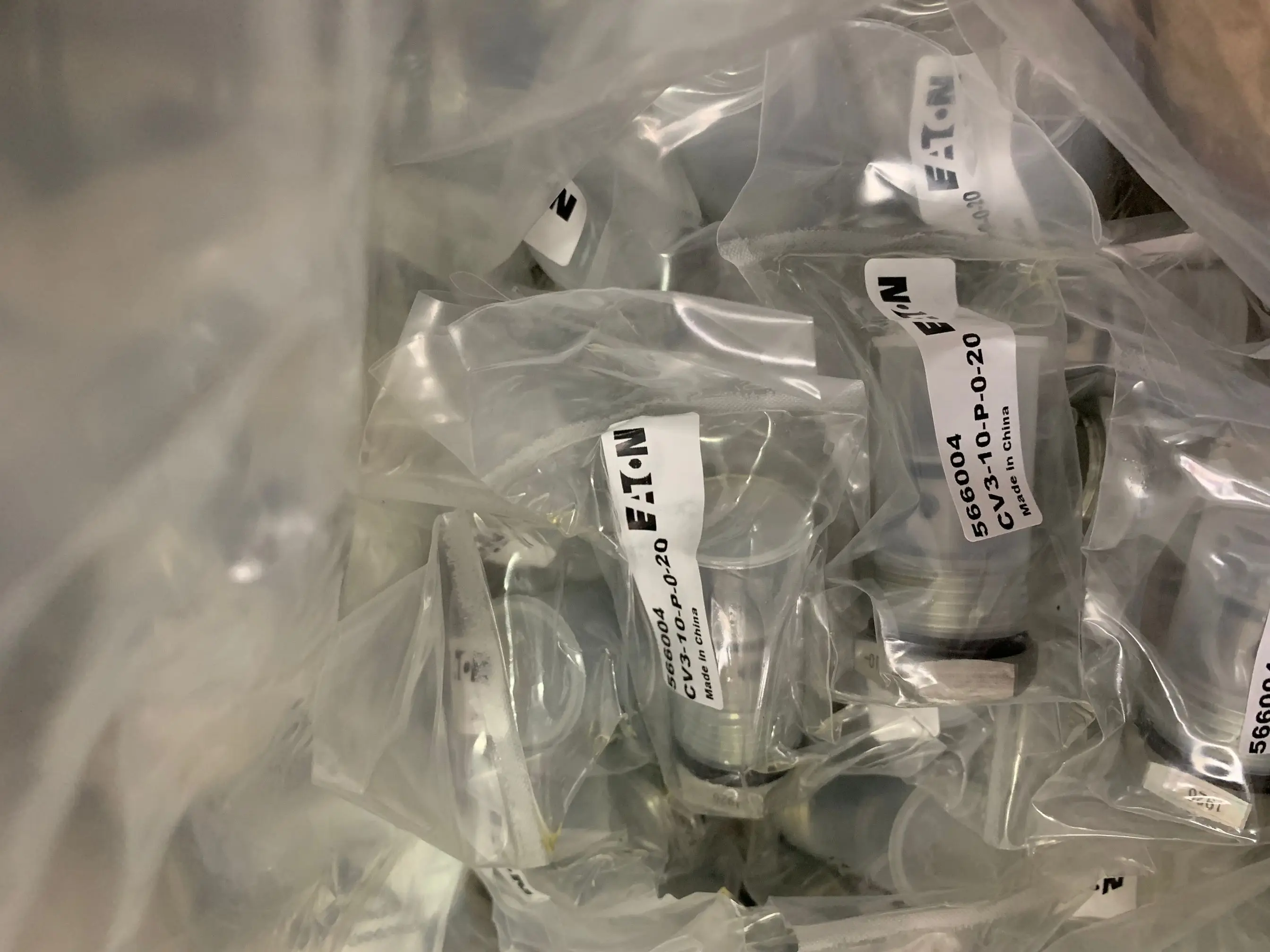 CV3-10-P-0-20 566004 CV310P020 صمام الاختيار الأصلي e aton vic kers IH خرطوشة صمام المكسيك الأسهم الشمس الهيدروليكية HYDRAFORCE