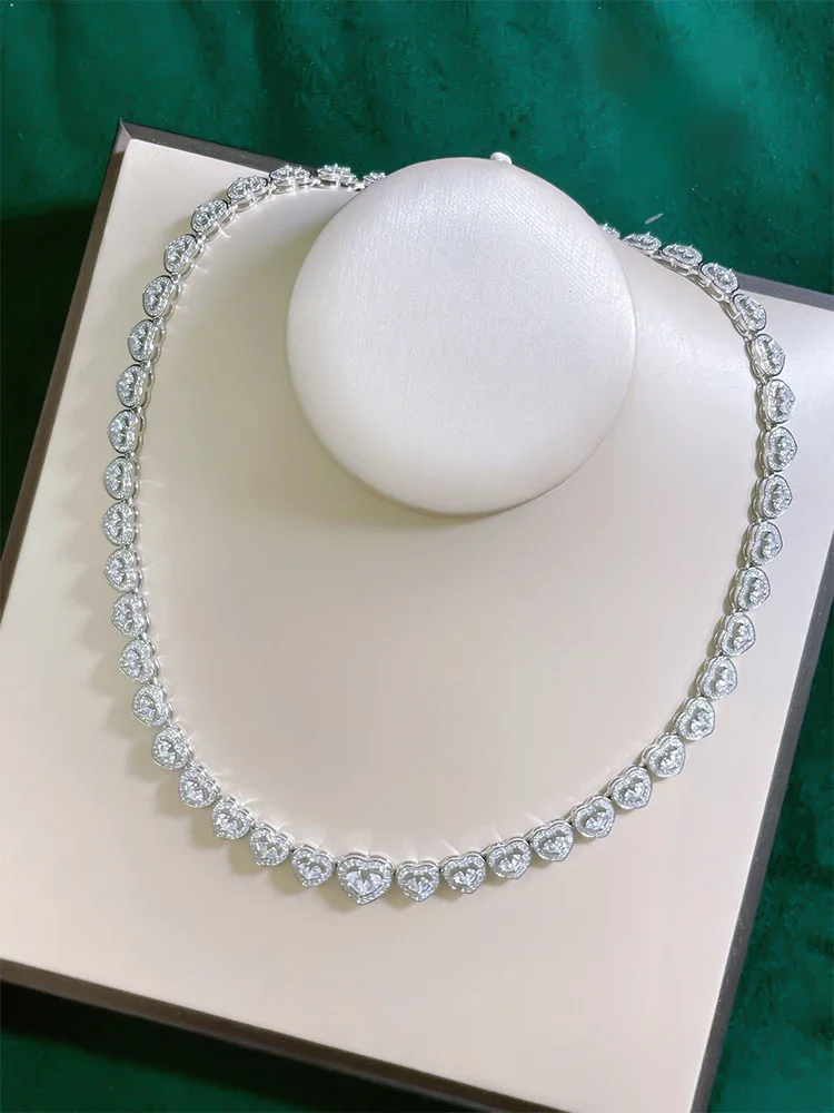 Luxurious 925 silver necklace with full diamond inlay and high carbon diamonds, exuding a sense of luxury and retro style