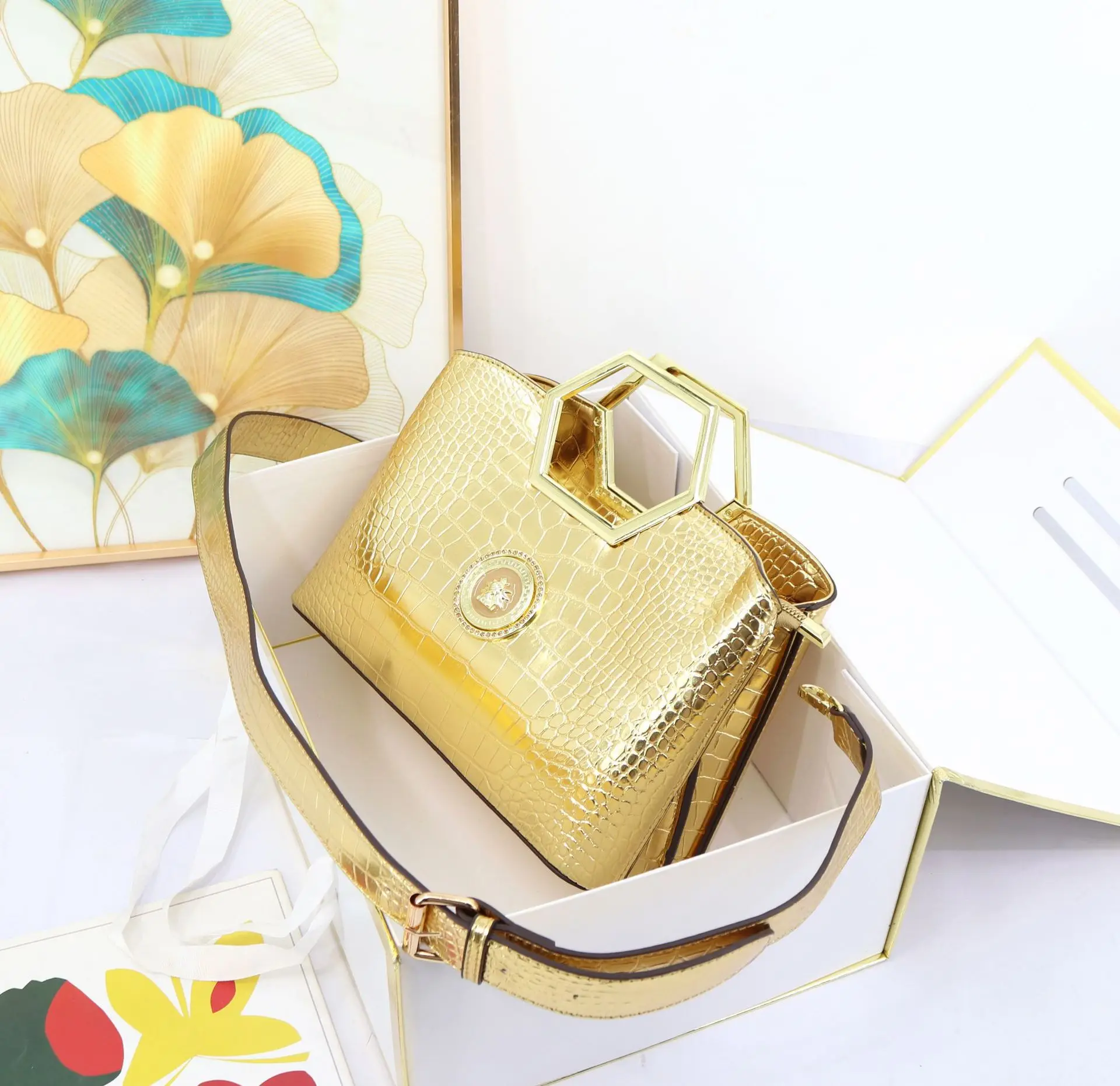 

Super Women's Bag Alien Metal Hand in Hand Bag High Texture Fashion Women's Bag