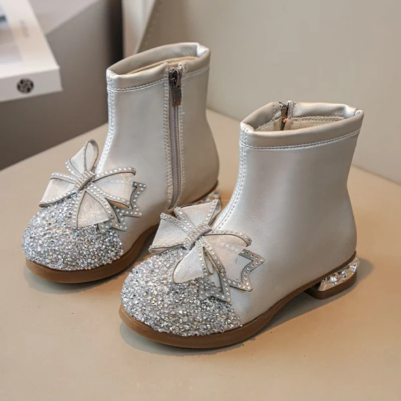 2026 الخريف الشتاء الفتيات الدافئة رقيق لينة وحيد الأميرة حذاء من الجلد أداء أنيق أحذية الموضة للأطفال ​