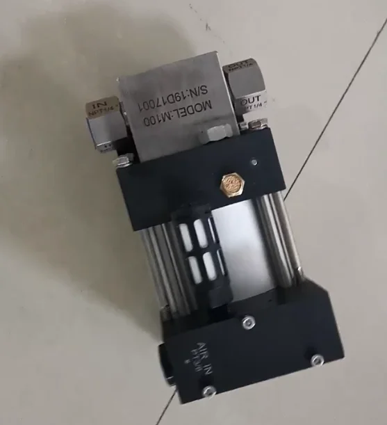 Mini Portable Air Driven Oil Pressure Test Pump M25 100-200 Bar for Automotive And Mechanical Engineering