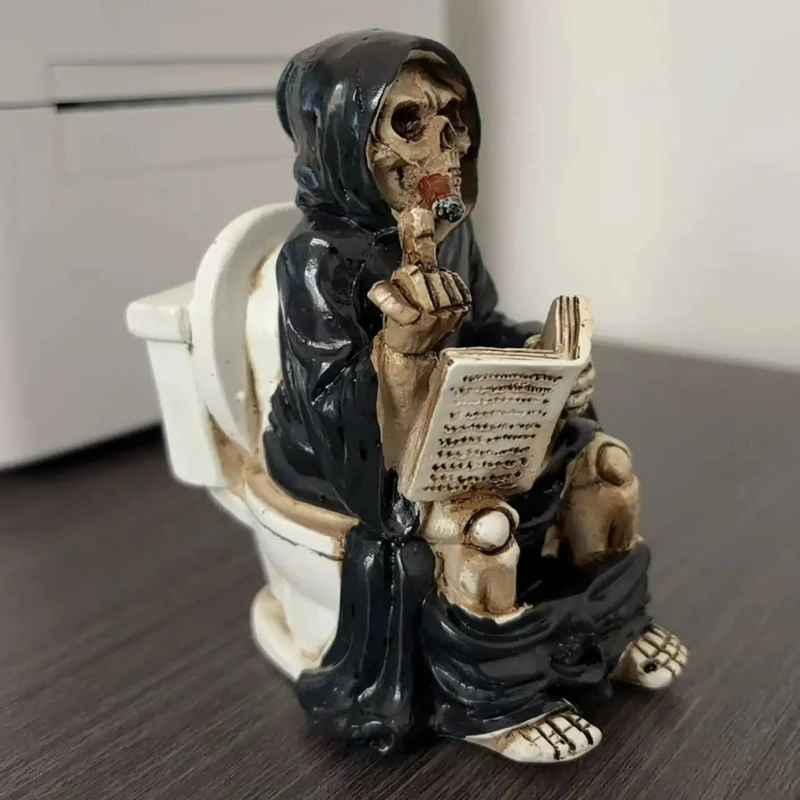Read the newspaper Middle Finger Toilet God of Death Resin Statue Action Figure Halloween Cabinet home desktop Decor Ornament