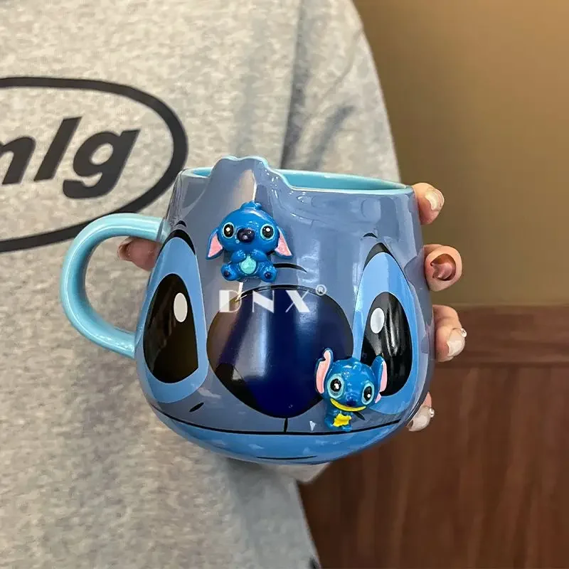 Tazza per bevande dritta Disney Cartoon Stitch Tazze in ceramica Minnie Goofy Tazza da caffè con manico per latte