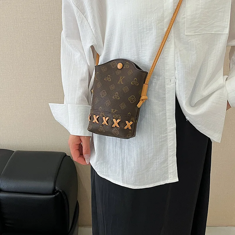 

Нишевая сумка-ведро весна-лето 202, модная женская сумка через плечо для телефона, универсальная сумка через плечо «день-ночь», повседневный слинг