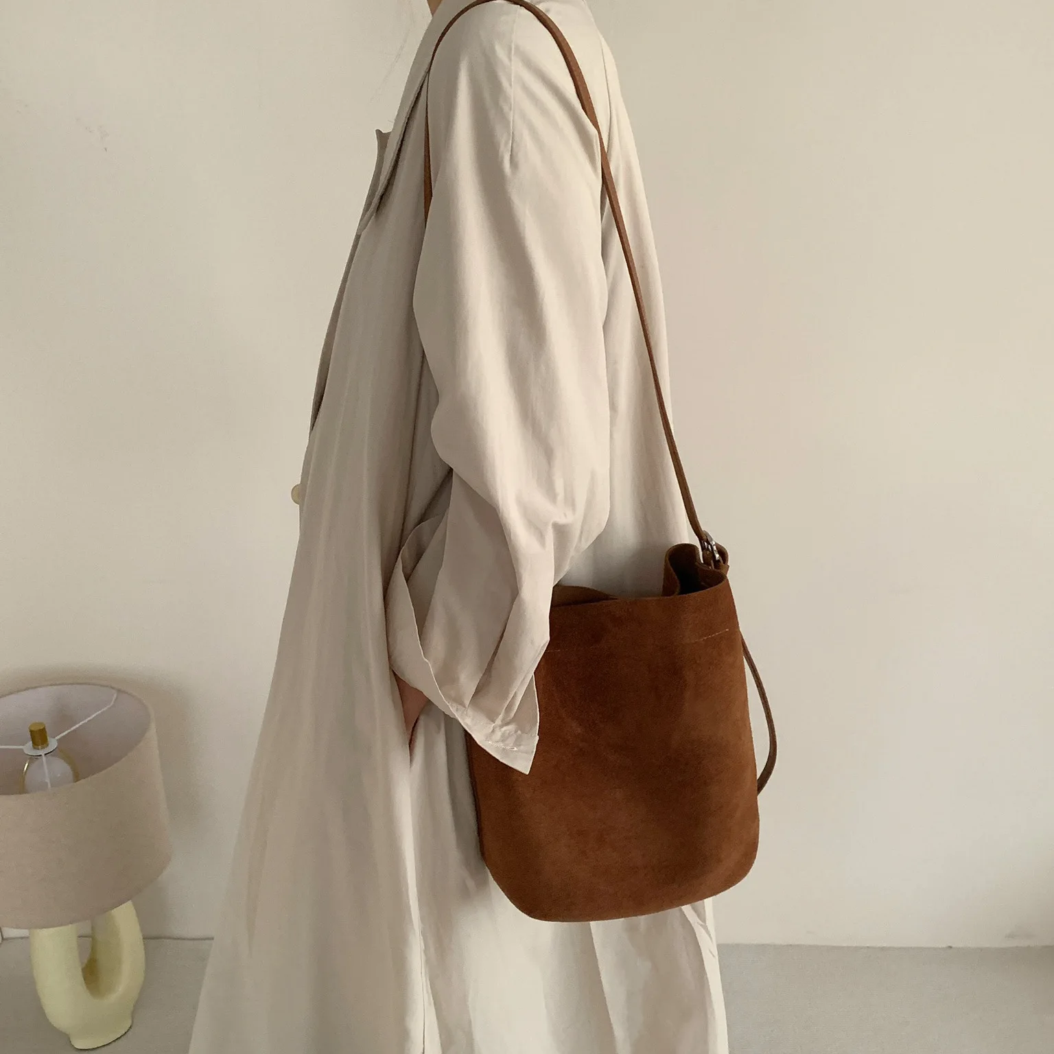 

Vintage commuter leather women's bag 2024 new frosted cowhide bucket bag women's superior sense shoulder crossbody bag