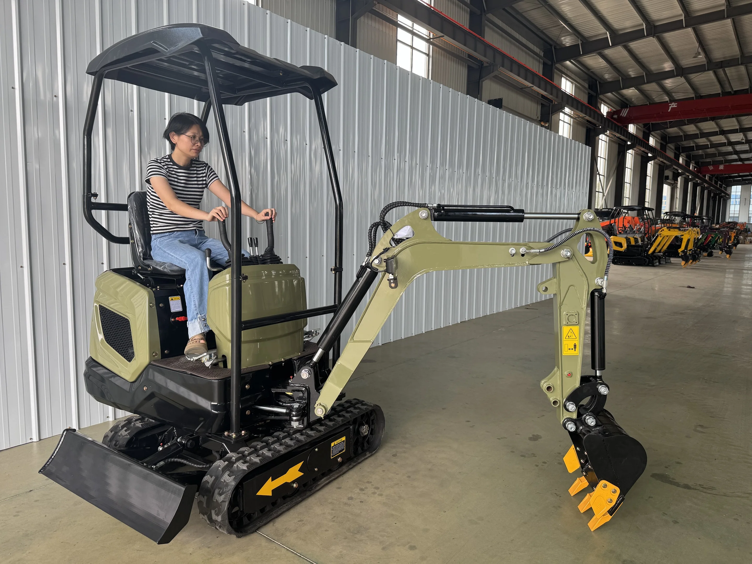 

Горячий продавать высококачественный мини-экскаватор 1,2 тонны гидравлический мини-экскаватор гусеницы на продажу