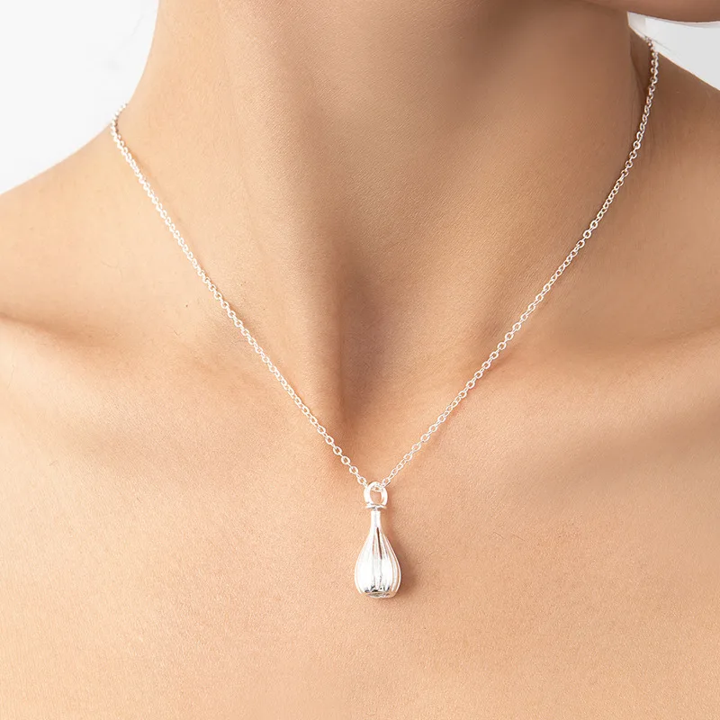 

Creative Three-dimensional Compact Water Droplet Necklace Light Luxury High-end Sense Instagram Style Simple Accesories Women