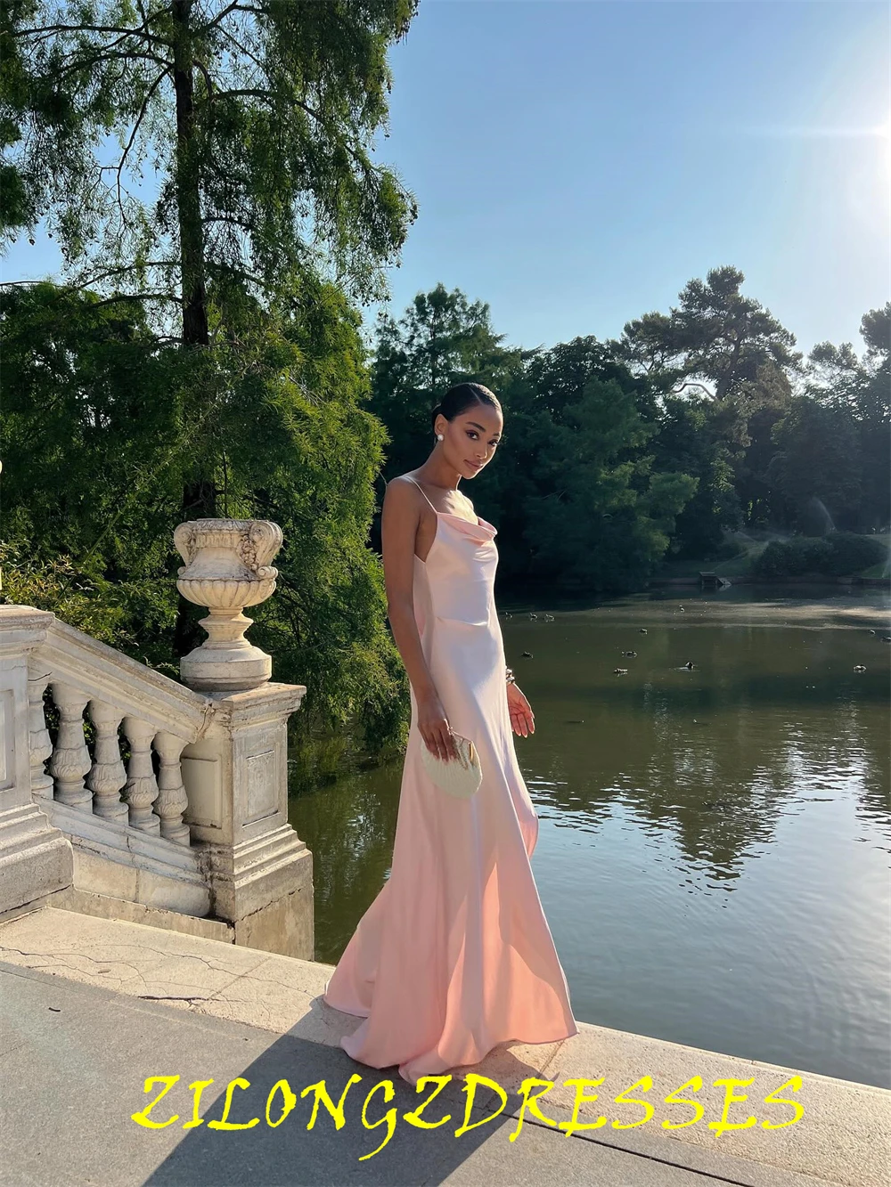 فستان سهرة فاخر من الساتان الوردي مخصص، فساتين رائعة بدون أكمام لحفلات العودة للوطن، فساتين حفلات مفتوحة الظهر بدون ظهر