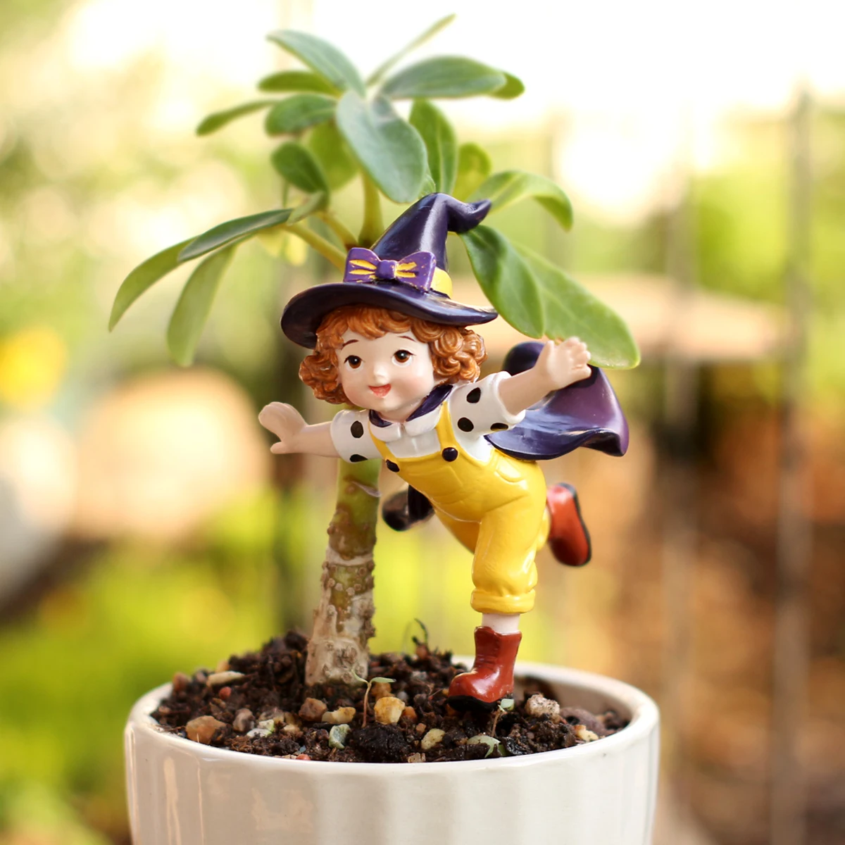 Cartoonish Playful Little Witch Resin Figurine, Yellow Cloak Magic Character Doll, Halloween Garden Tabletop Flowerpot Miniature Scene Decoration