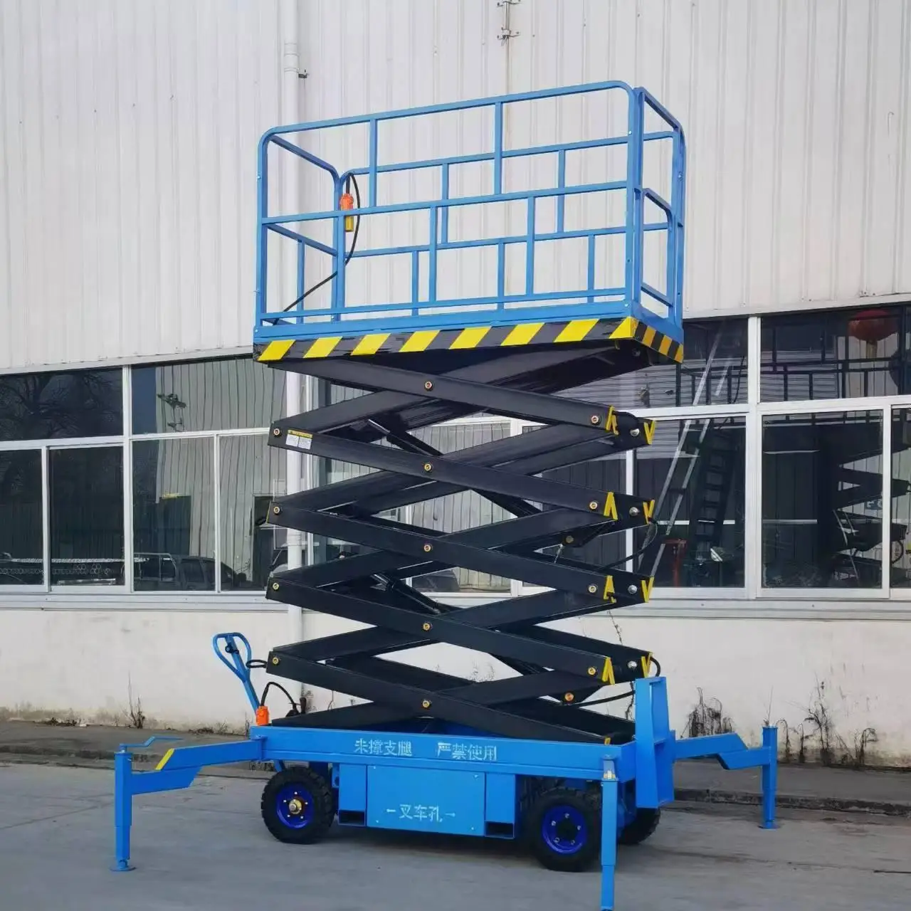 2025 New Arrive 8m 10m 12m 14m Self-Propelled Mobile Electric Table Lift Elevated Hydraulic Scissor Lift Tables for Aerial Work