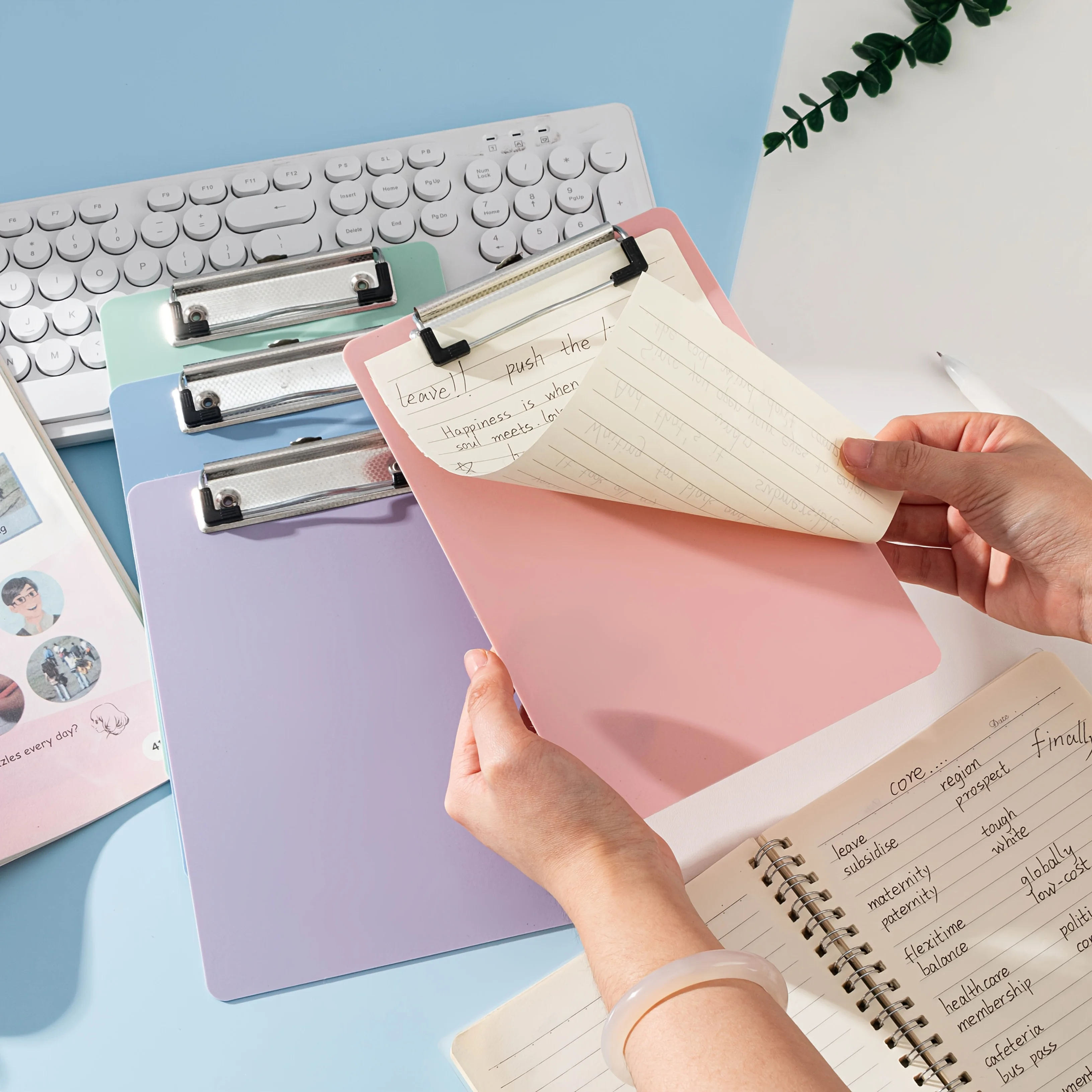 

4Pcs Multi-Colored A5 Clip Writing Pad Board | Low-Key Clip, Suitable for Classroom, Office, Restaurant Scrapboards