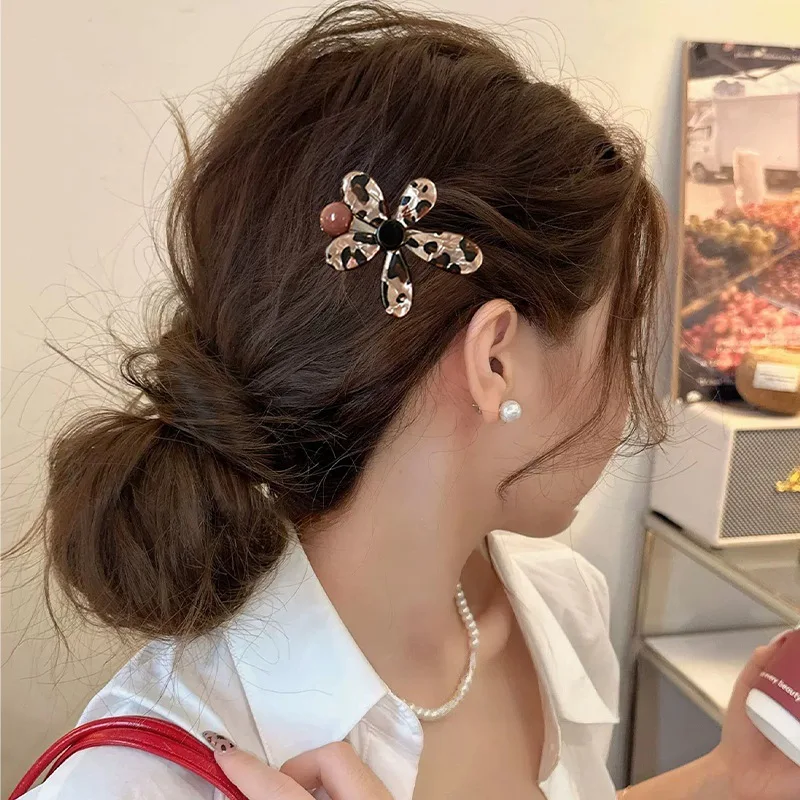 ليوبارد طباعة زهرة حبة منقار البط الجانب الانفجارات مقطع الشعر