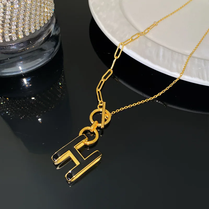 

Titanium Steel Vacuum Plated Letter H Square Tag OT Clasp Long Necklace High-End Temperament Sweater Chain for Men Women Couple