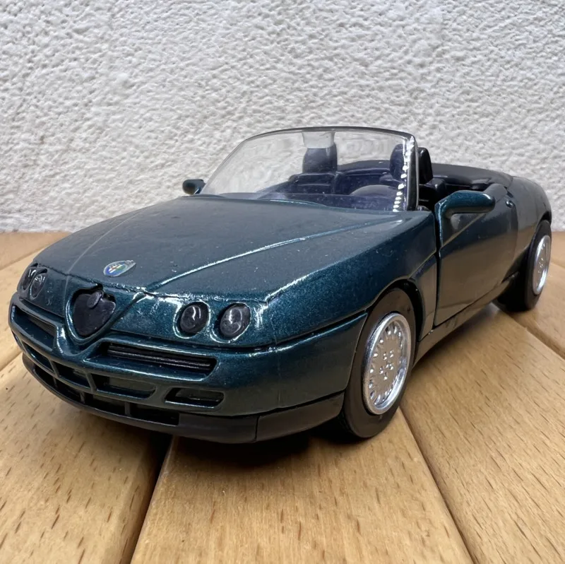 New Arrival Special Clearance 1:32 Die-cast Metal 1997 Italian 916 Convertible Model Car Scene Ornament Boys Toys For Children