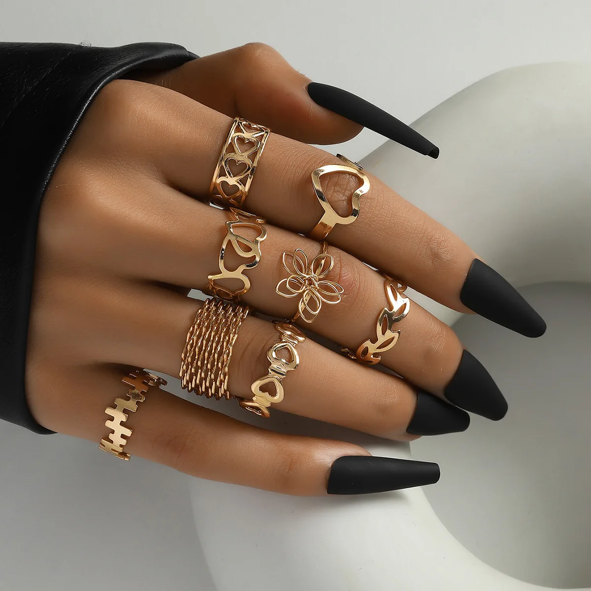 Cross-border European and American new ring 8-piece set, love leaf petals hollow light luxury personalized fashion women's ring