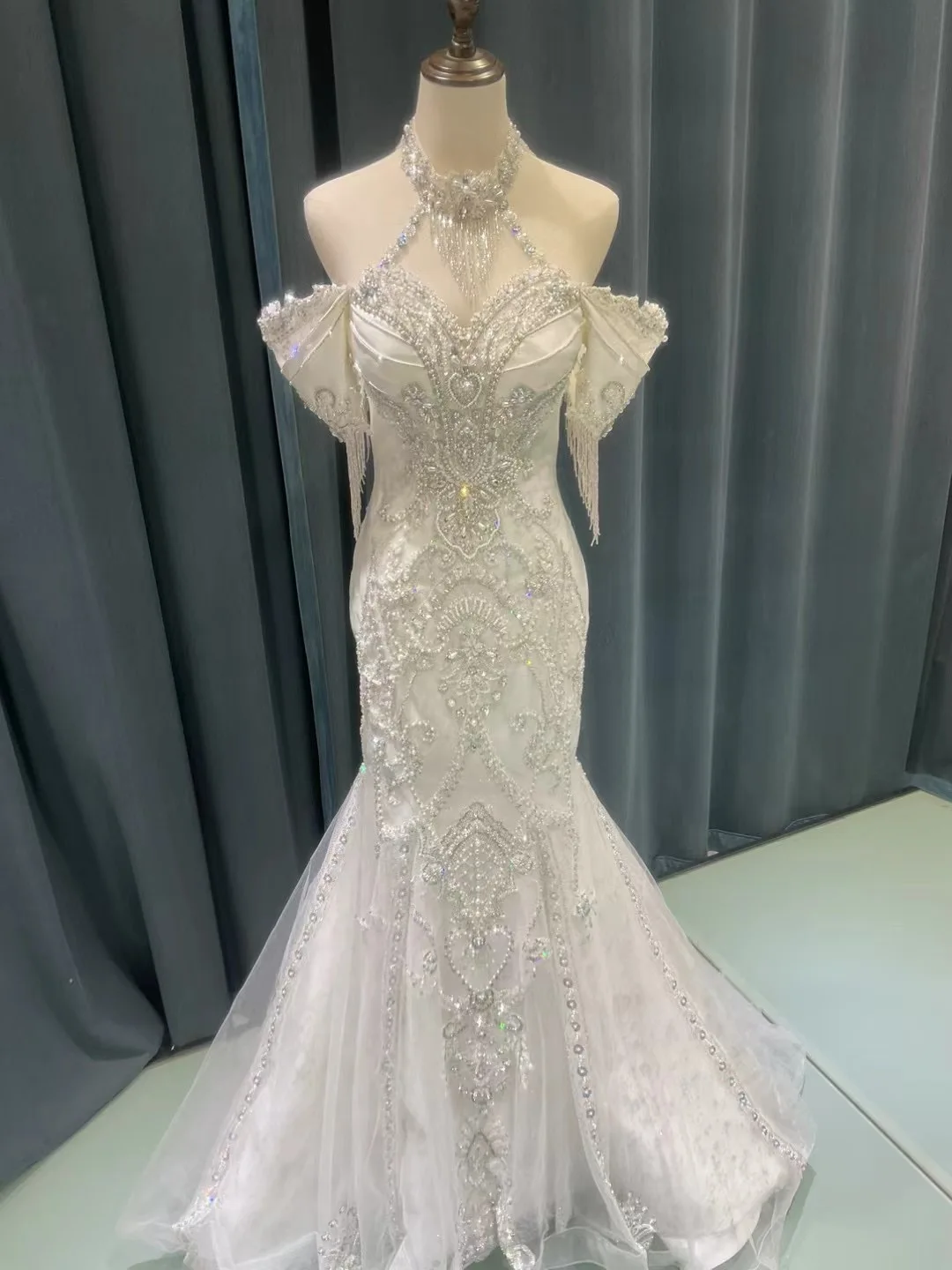 Kisswhite Green Collection-Robe de Mariée Sirène Personnalisée, Col Licou à Épaules Dénudées, Perles Cristaux