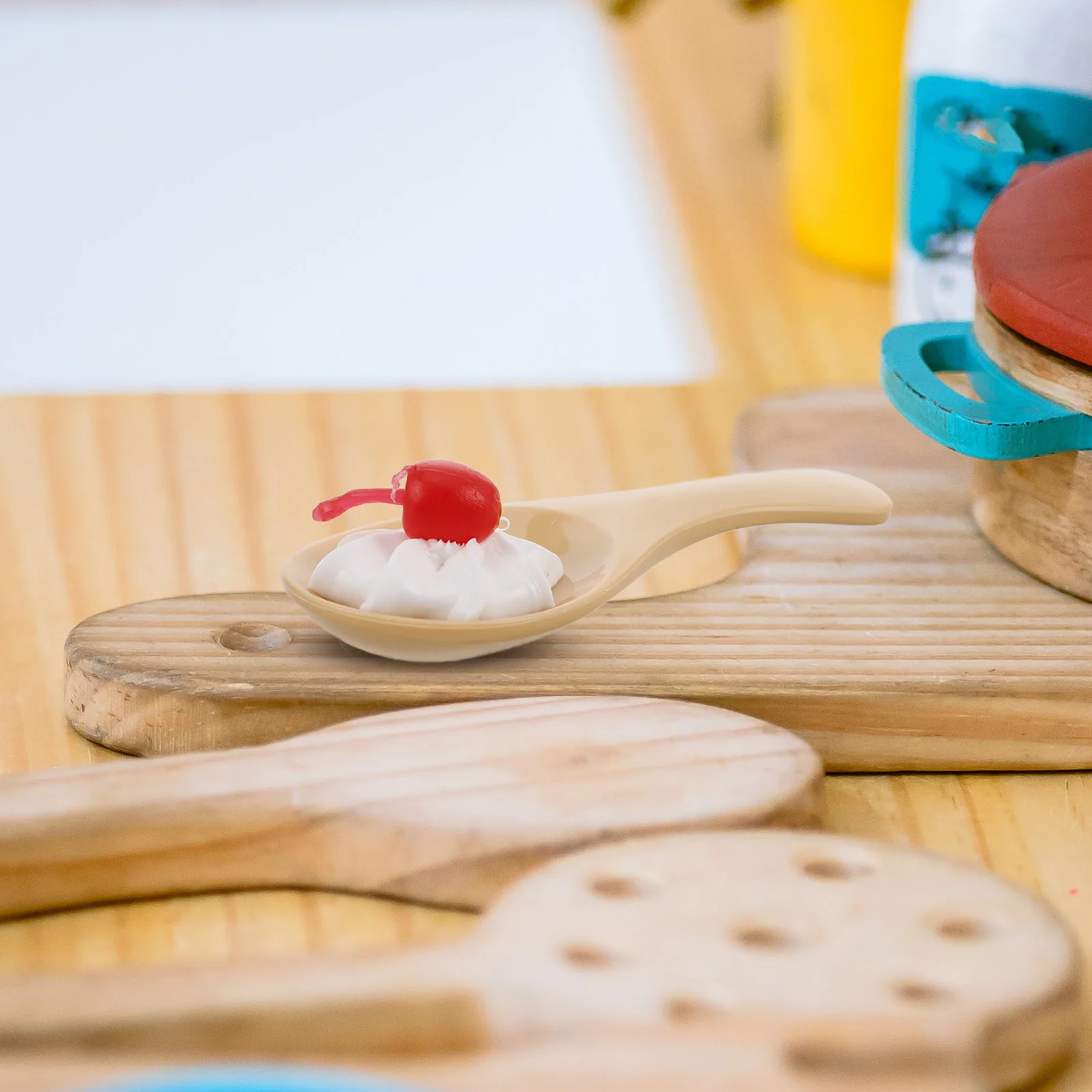 

Simulated Ice Cream Cone Set with Spoon for Countertop Display and Family Interaction Exquisite Craftsmanship Adds Personality