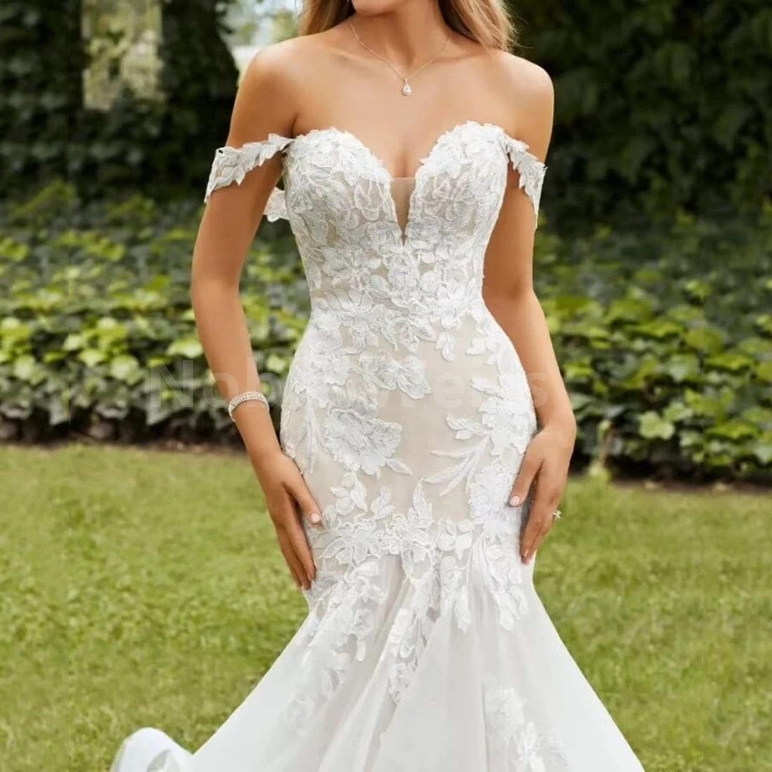 Mermaid Wedding Dress with Elegant V-Neck and Appliques Customized
