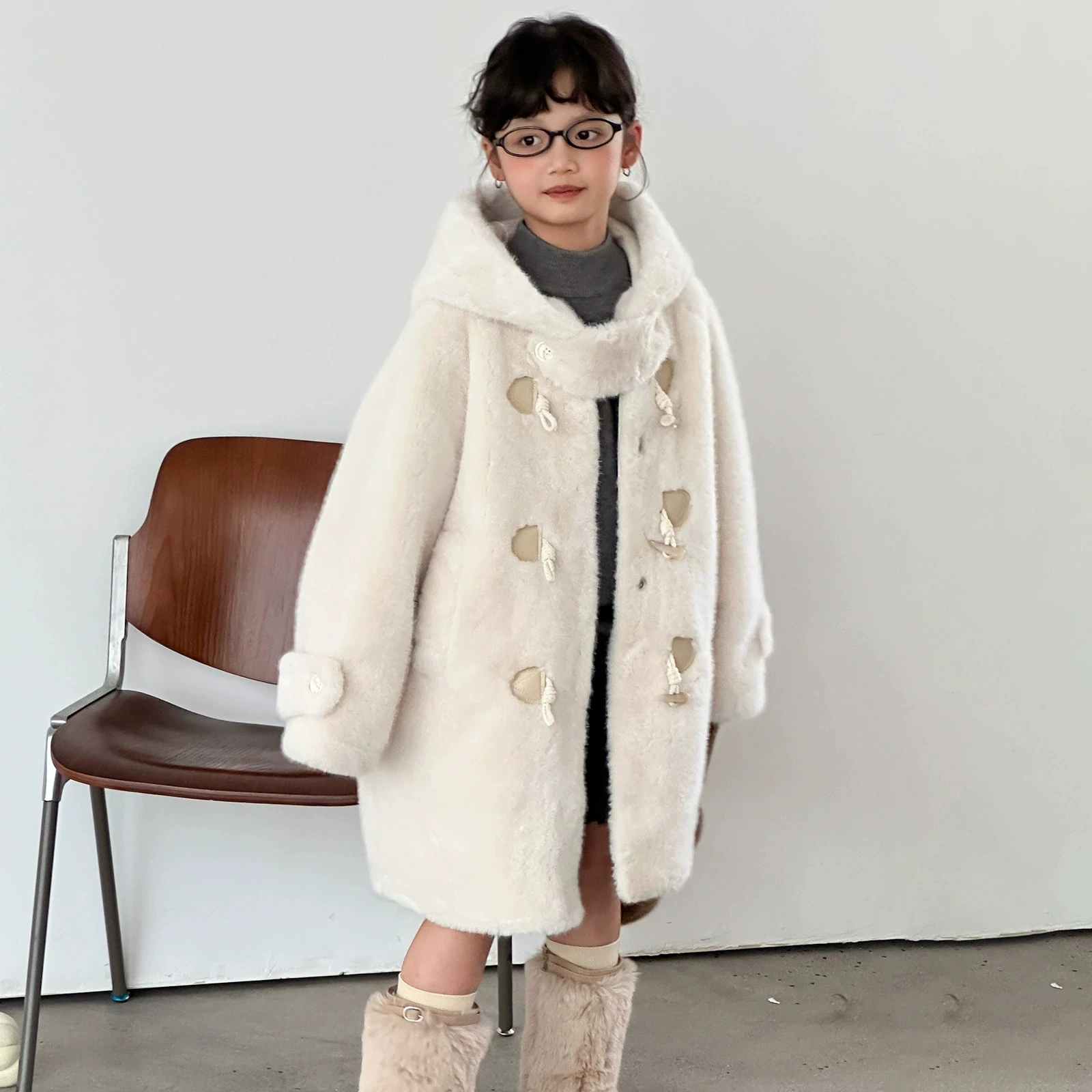 

Girls' Faux Mink Fur Coat with Horn Buttons - Loose Thickened Mid-Length Faux Fur Lined Winter Kids' Jacket RM305