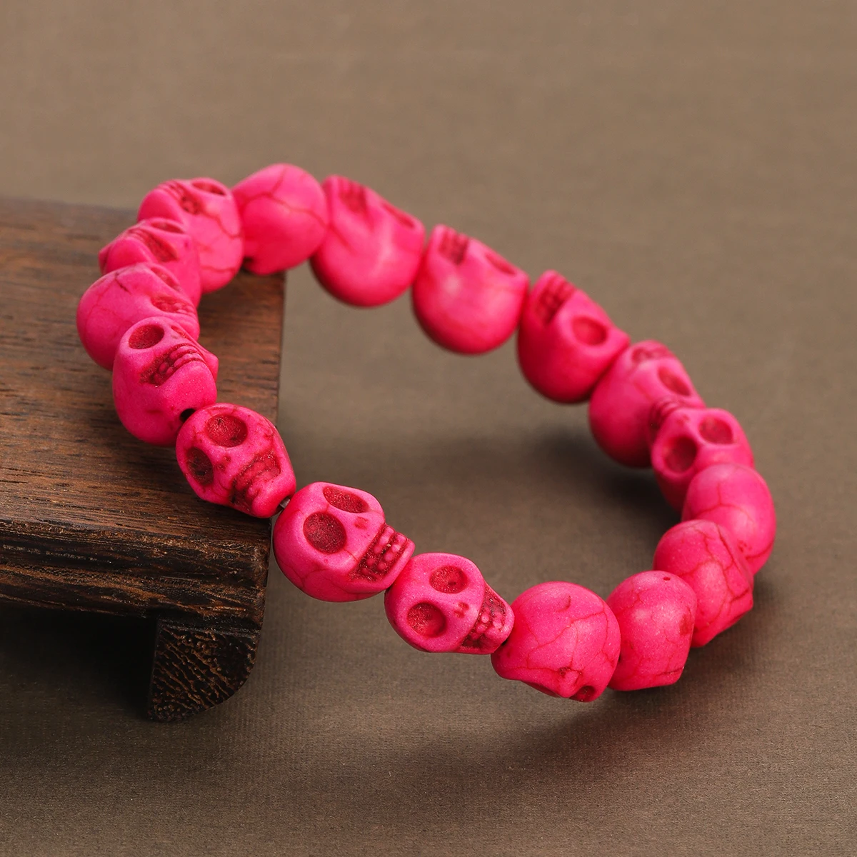 Pink Skull Bracelets for Men Women Natural Stone Skull Carving Bracelets Adjustable Handmade Male Gothic Jewelry 2024