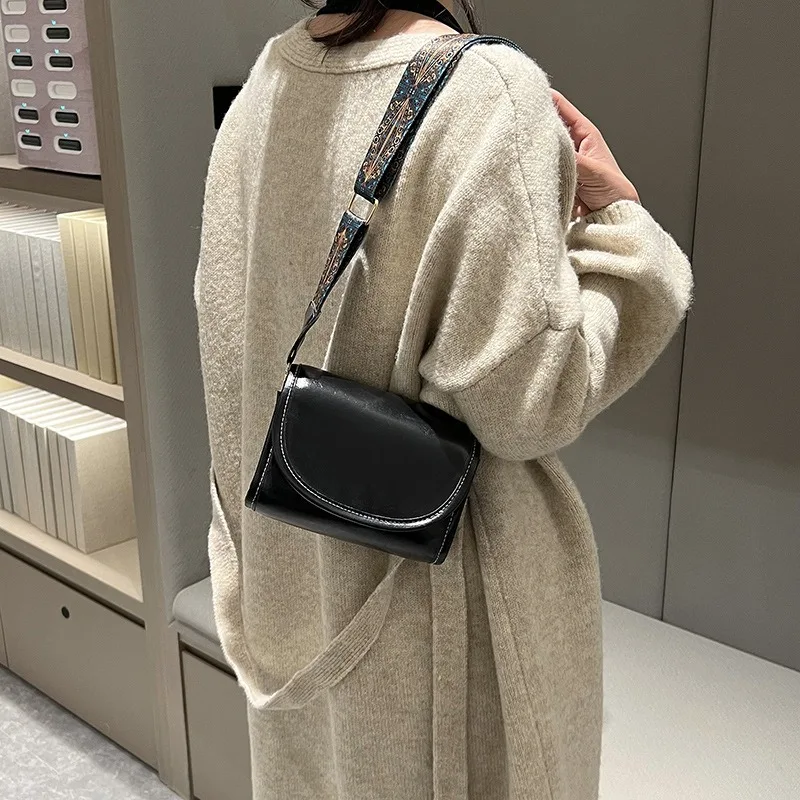 

Versatile Women's Bags, New Retro Underarm Small Bags for Women, Fashionable Foreign-style Messenger Bags for Women