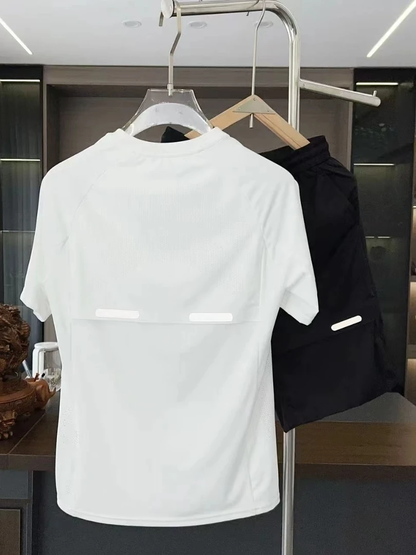 

Мужской летний комплект: дышащие шорты с вырезами и футболка, повседневный спортивный костюм из двух предметов, модный и стильный