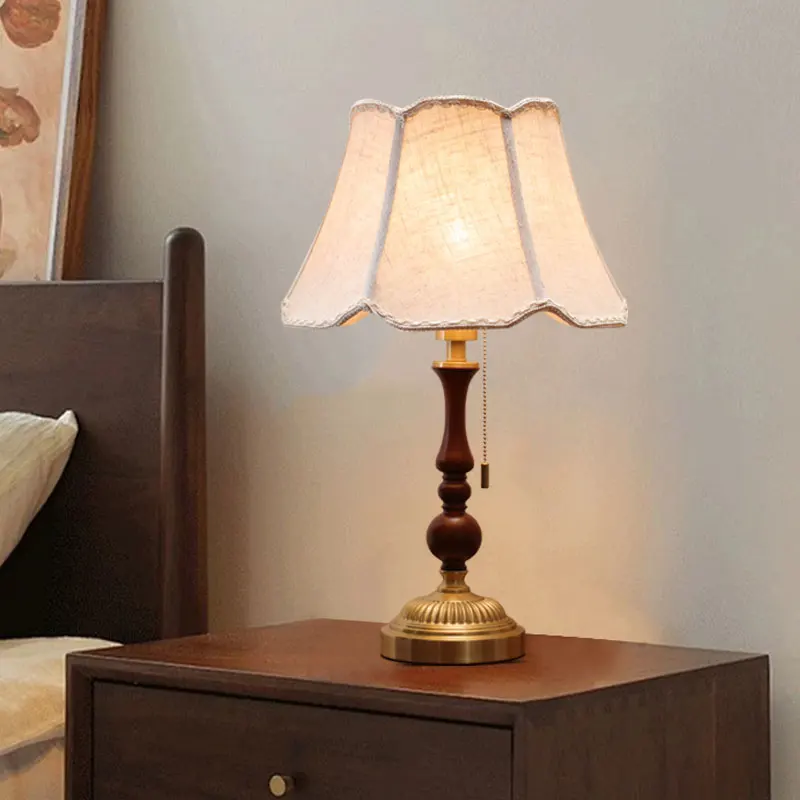 

Solid wood antique table lamp Bedroom bedside lamp Warm and romantic living room American retro European modern cable home