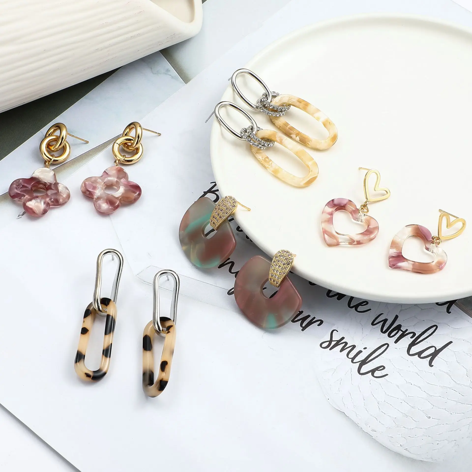 

DIY accessories European and American natural versatile red acrylic earrings, Mori high-end design earrings, online popular stud