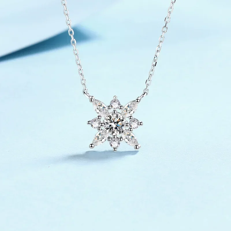 0.5ct Moissanite Diamond Snowflake Commuter Pendant Clavicle Chain, Luxury Temperame Platinum PT950 Necklace Ladys GRA Certified