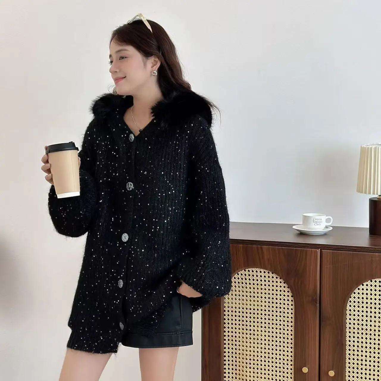 

Новый осенне-зимний повседневный свободный вязаный кардиган с капюшоном, меховым воротником и пуговицами, утепленный, для женщин, высокое качество F667