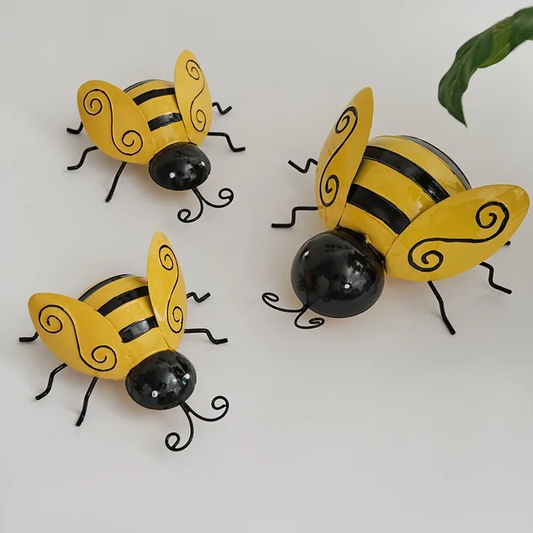 Creative Outdoor Wrought Iron Simulation Bee Seven-star Ladybug Pendant Courtyard Garden Kindergarten Lawn Decoration Small Orna