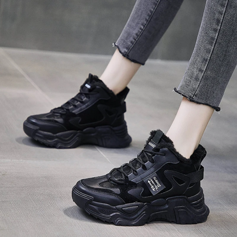 Zapatos deportivos de Invierno para mujer, zapatillas de plataforma a la moda con piel, botas de nieve cálidas, zapatos de monopatín de seguridad