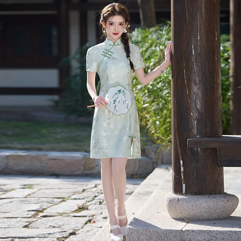 

New Spring Summer Green Cheongsam Improved Young Style Small Short Style Single Layer New Chinese Style Evening Gown
