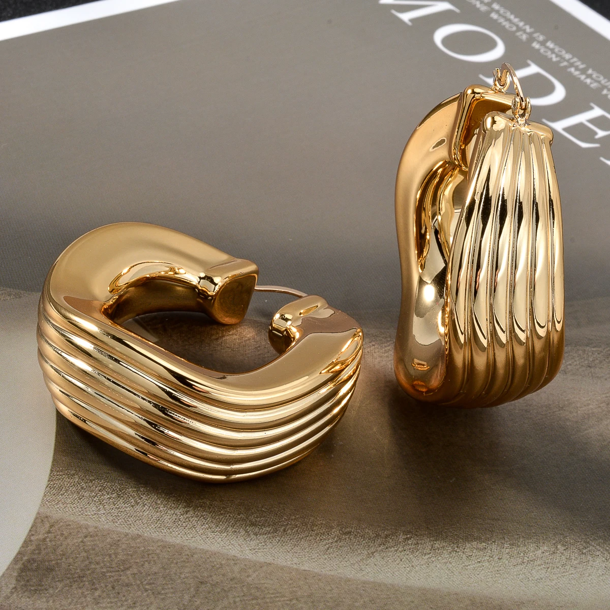 1PC Men\'s Women\'s Earrings Irregular Geometric Spiral Pattern Circular Earrings Neutral Hip Hop Punk Suitable Date Wedding Gifts