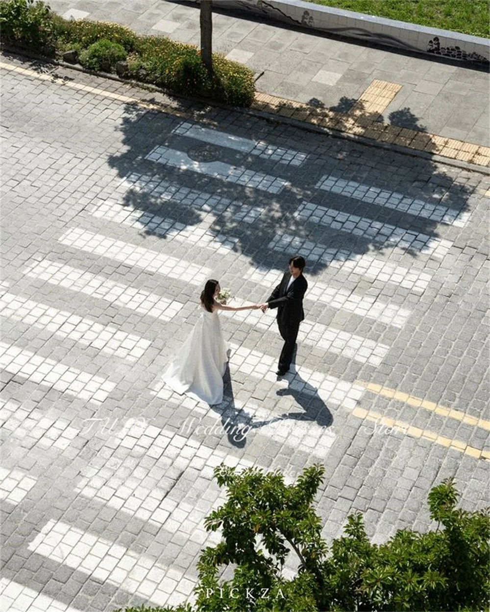 Tulx-背中にコルセットが付いたストラップレスサテンブライダルガウン,結婚式の写真撮影ドレス,床の長さ,ノースリーブのドレス,韓国,2020