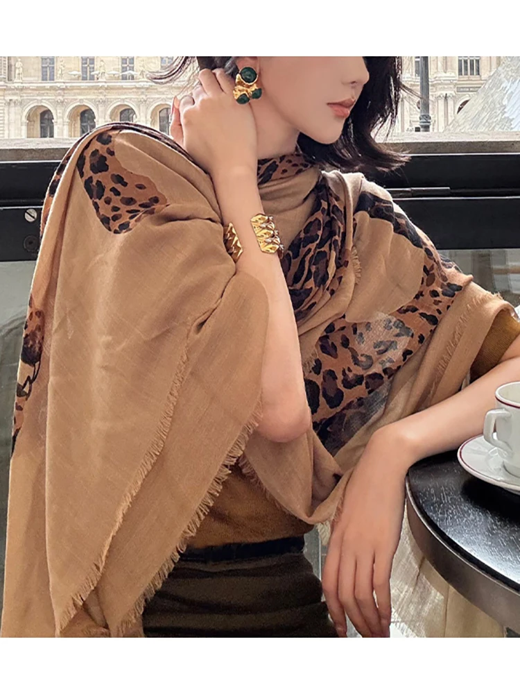 

Осенний женский длинный повседневный стиль из полиэстера, новинка 2025 года, модный простой тонкий шарф с принтом