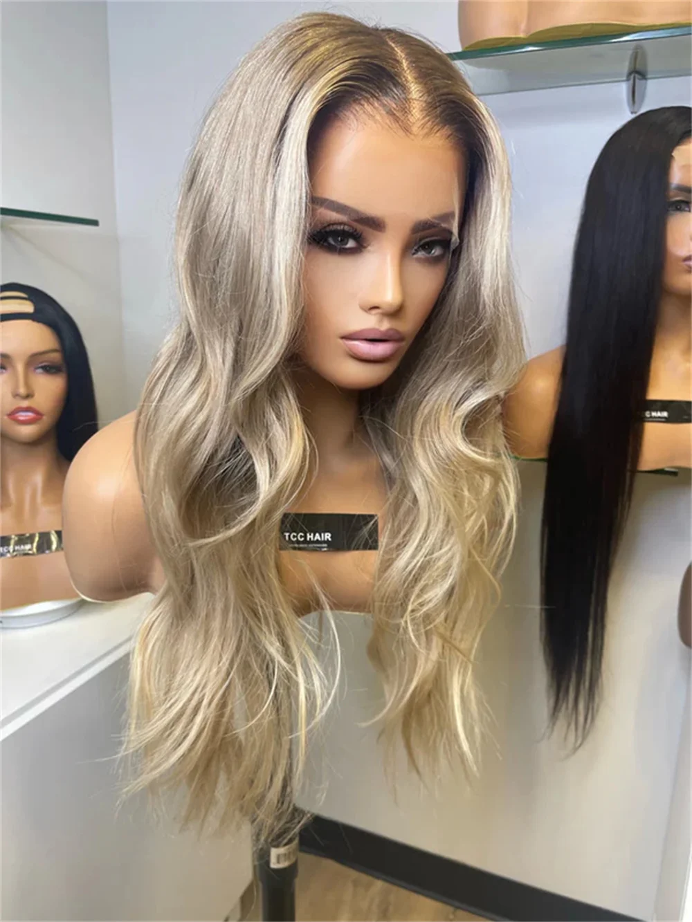Luxury Women's Wig Middle Part Glueless Wig Ombre Ash Blonde Highlights Synthetic HD Lace Front Wig Preplucked Ombre Dark Roots