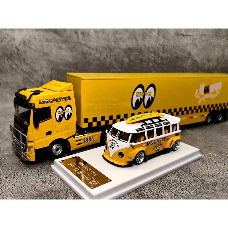 

M2 1:64 Tow Head Moon Eyes Wide Body Modified Travel Bread Pickup Truck Alloy Die Casting Model Collect Ornaments