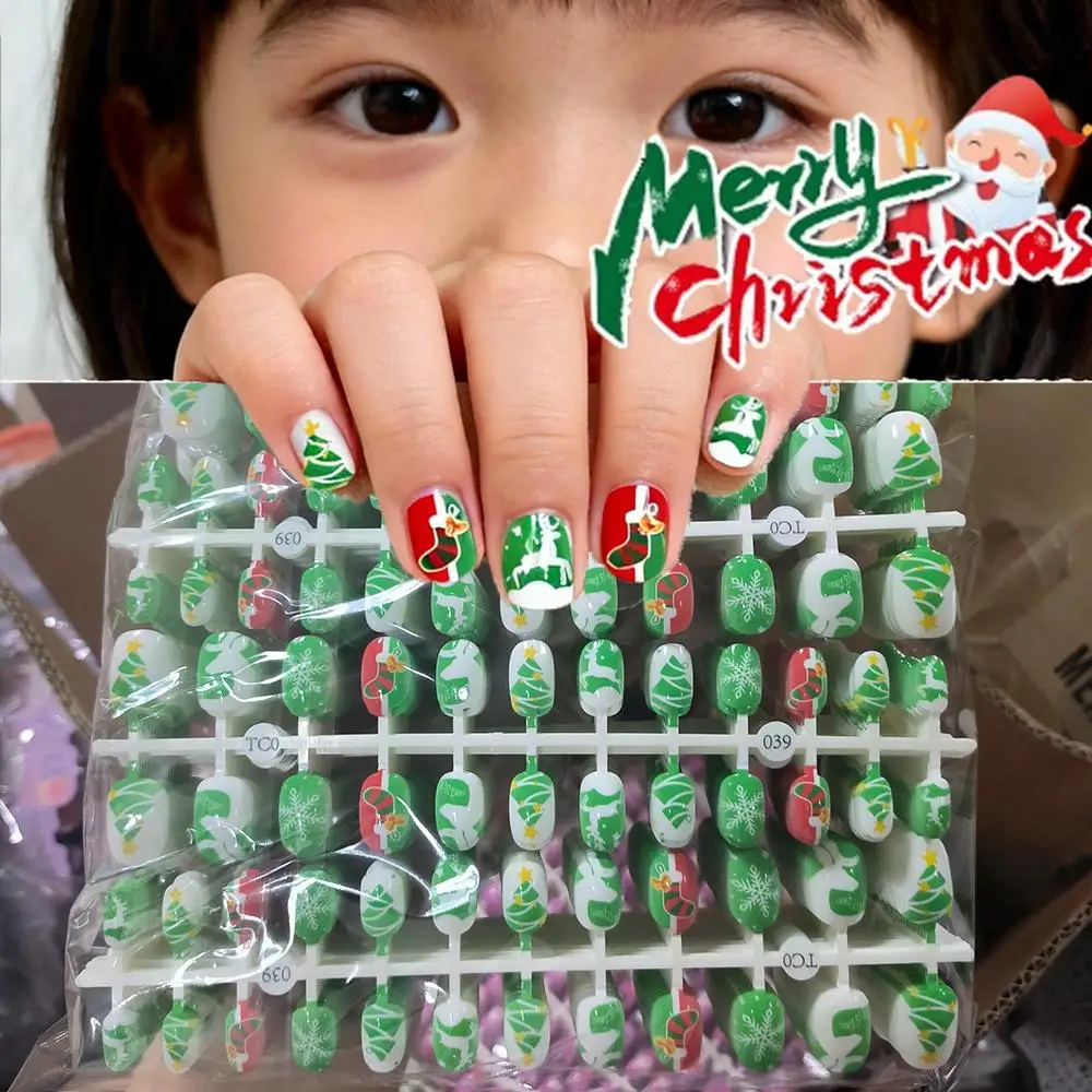 24Pcs 6+Kids Christmas Fake Nails Green Cartoon Xmas Tree&Sock Snowflakes Elk Design Press On Nails Winter Children False Nails