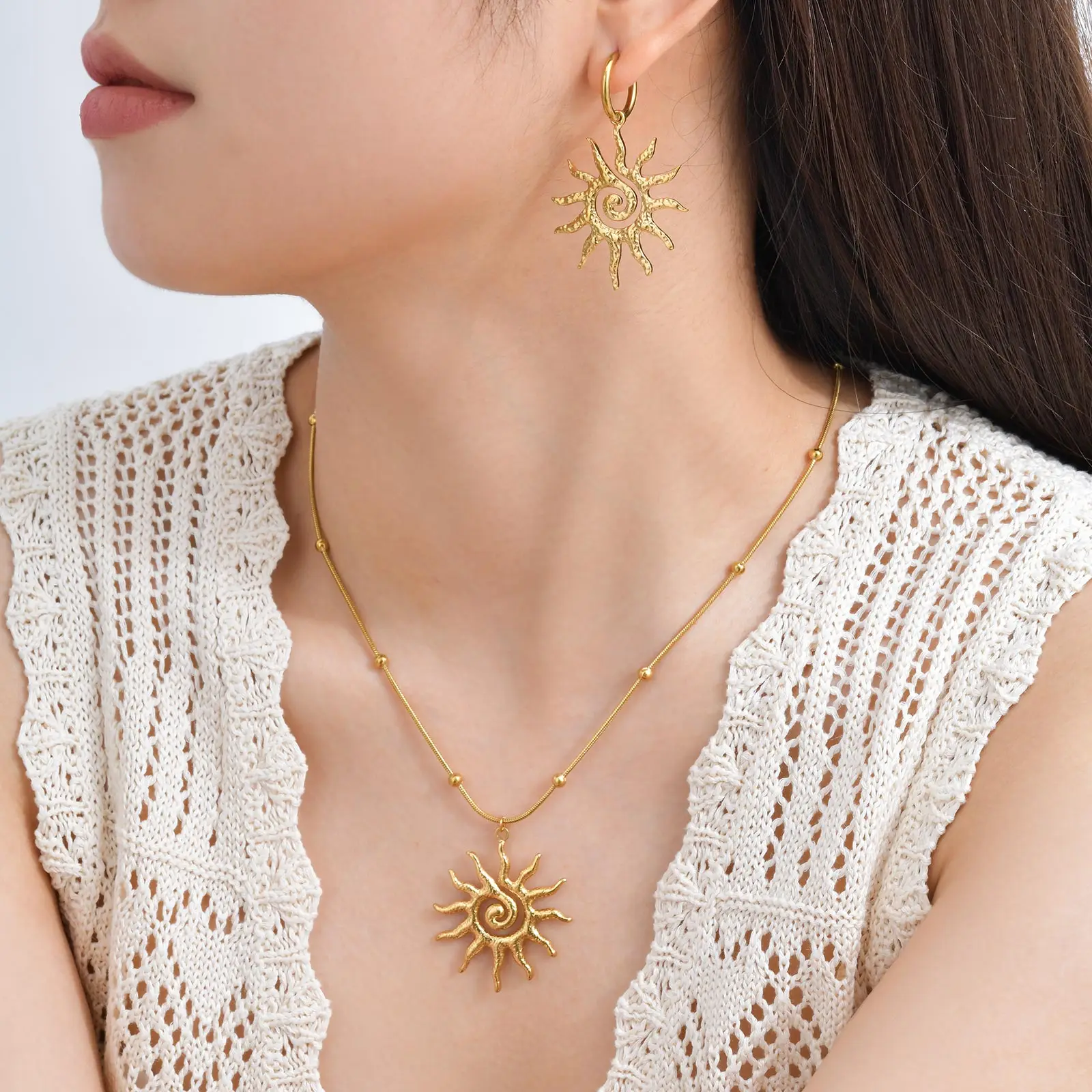 

Unique Hollow Sun Pendant Necklace for Women,Stainless Steel Waterproof Snake Chain Necklaces,New Fashion Charm Jewelry Gift