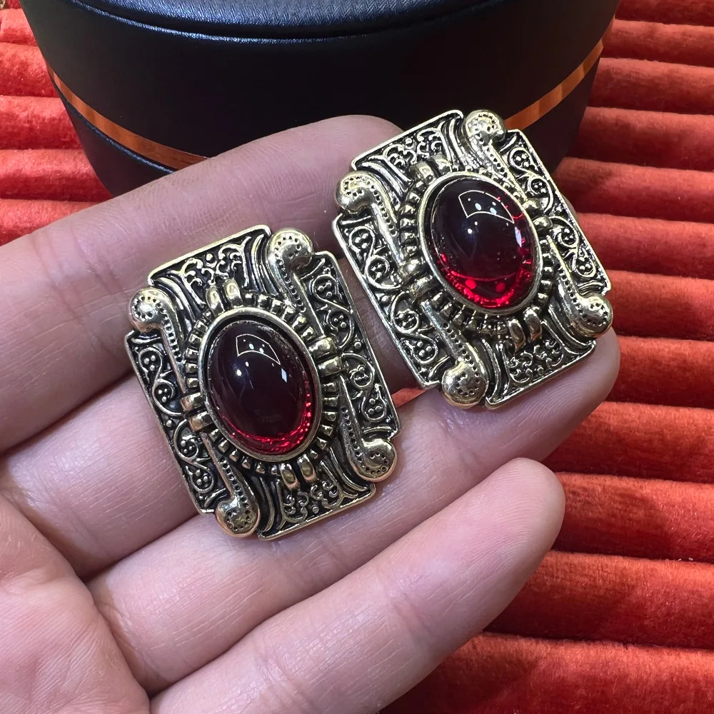 Retro vintage Western antique ruby stud earrings, old high-end cross-border S295 fashion versatile earrings
