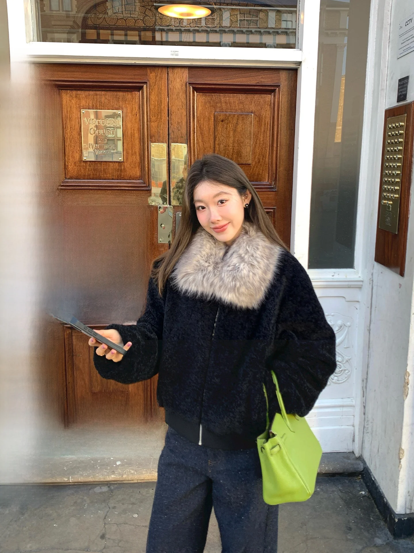 

Зимняя куртка Ranwear London Night с контрастными вставками, воротником из овечьей шерсти, мягкой бархатной подкладкой, утепленная, для женщин, для повседневной носки