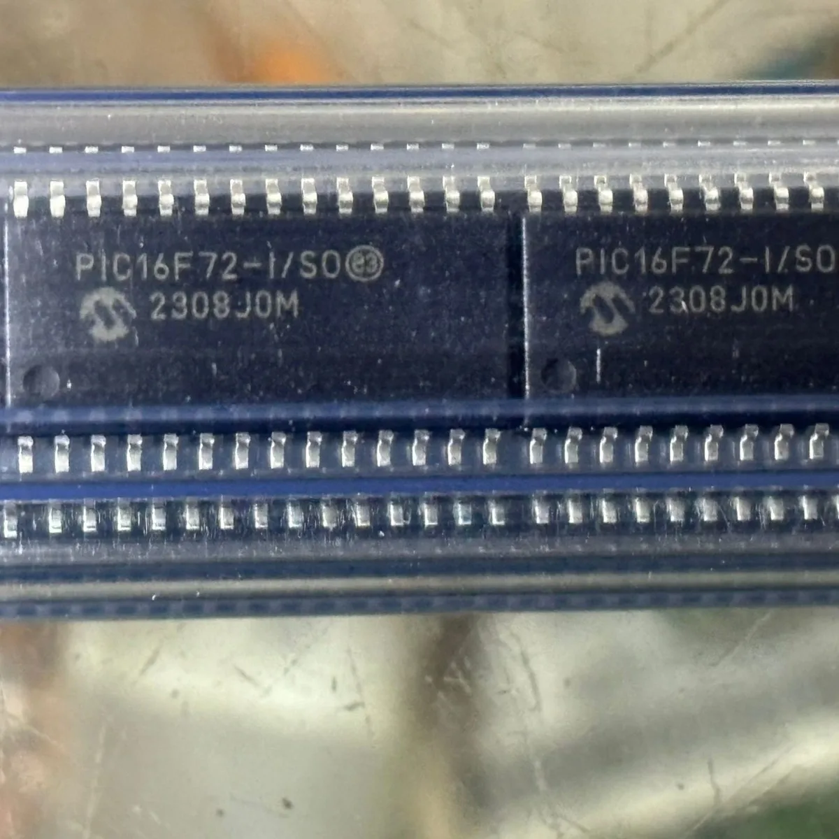 

PIC16F72-I/SO single-chip microcomputer (Original genuine MCU/MPU SOIC-28-300mil IC chip integrated circuit