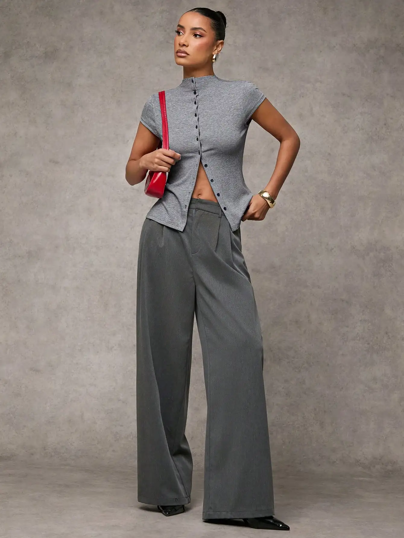 

Women's Gray Ribbed Mock Neck Button-Up Top with Capped Sleeves