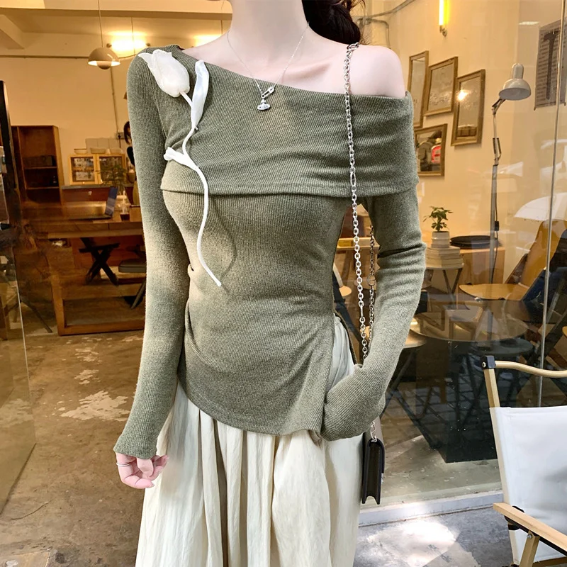 

Three-dimensional Flower One-shoulder Long-sleeved T-shirt Women In Autumn Decoration Base Shirt With Chic Irregular Slit Top