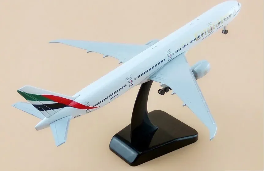 Modelo de avião de metal de 19cm Air Emirates Airlines B777 300ER Modelo de avião Boeing 777 Airways Aeronave com suporte de rodas