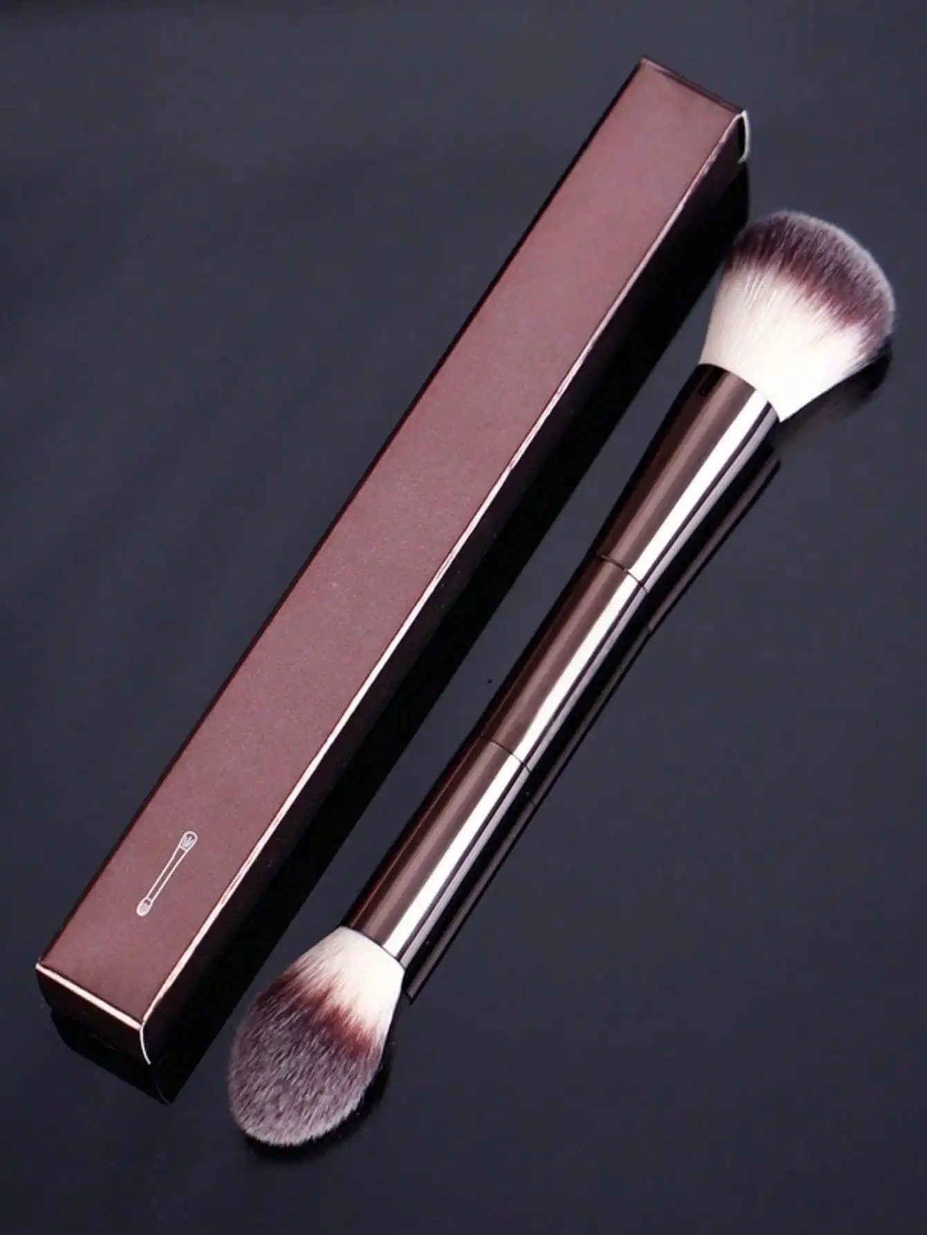 

1pc Medium Crescent Concealer Brush, Makeup Brush With Long Handle, Angled Foundation Brush For Concealing, Contouring, Blush, Precise Makeup Brush, Seamless Metal Handle, Oval Concealer Brush, Soft Polyester Fiber, Non-Allergenic, Seamless Coverage, Suit