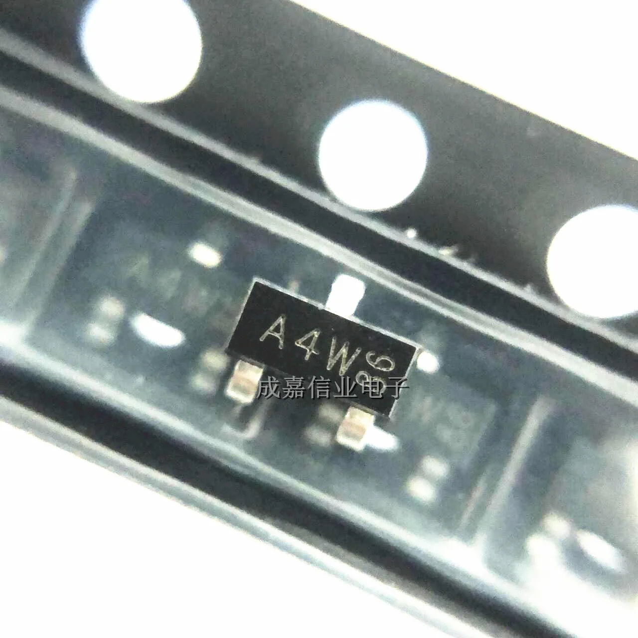 100pcs/Lot BAV70 SOT-23-3 MARKING;A4W Diode Switching 100V 0.215A 3-Pin Operating Temperature:- 65 C-+ 150 C